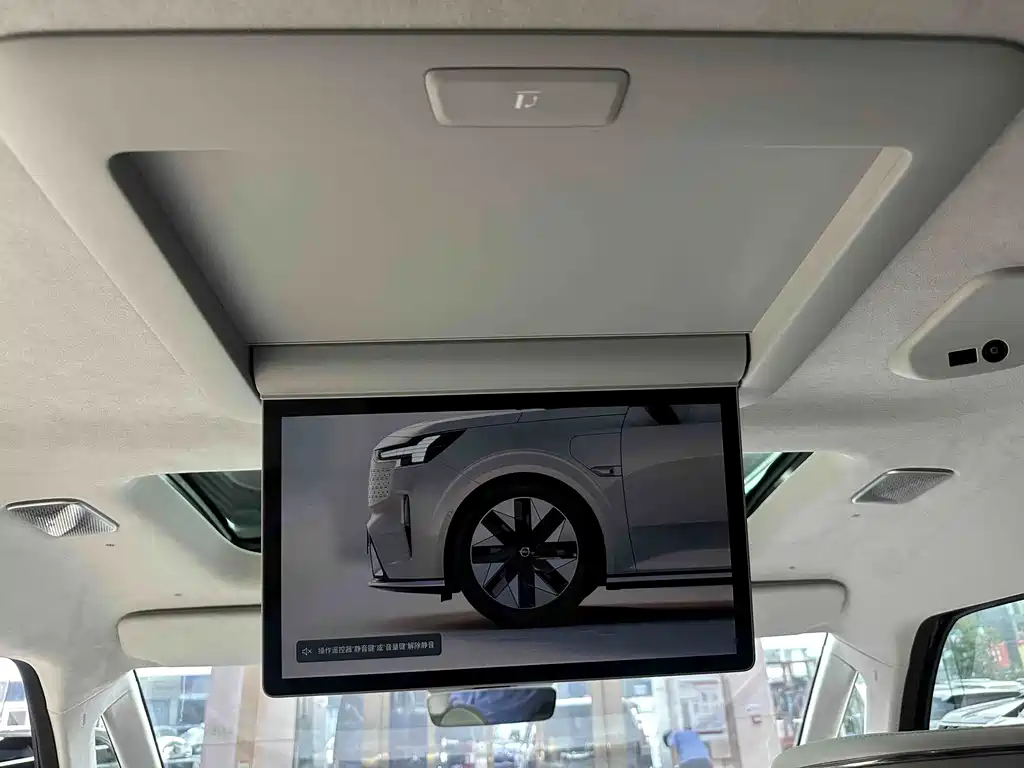 Volvo EM90 2025 — фото 17