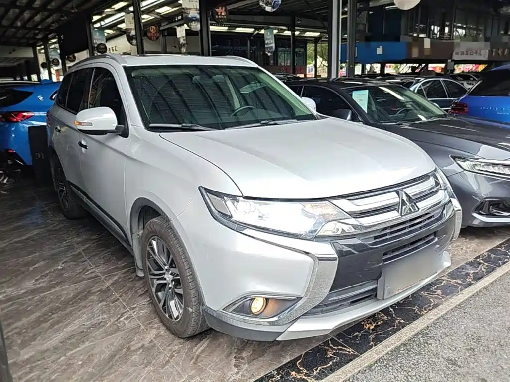 Mitsubishi Outlander 2018 — фото 4