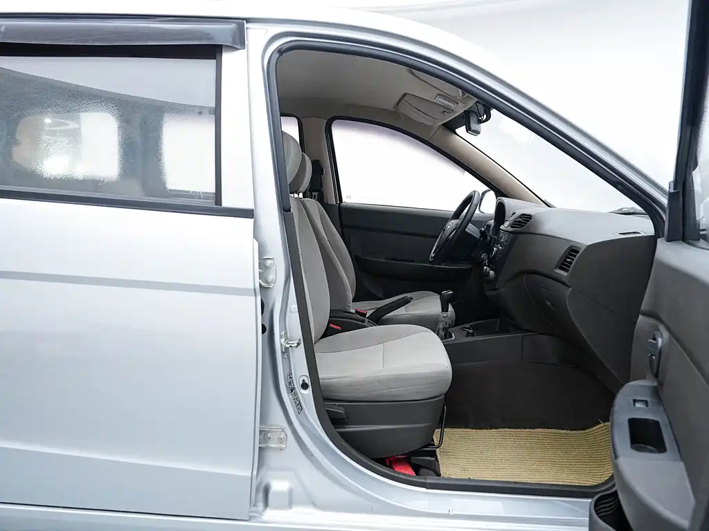Wuling Hongguang 2015 — фото 12