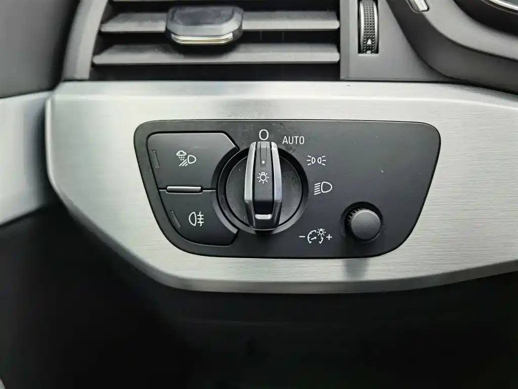 Audi A4L 2018 — фото 21