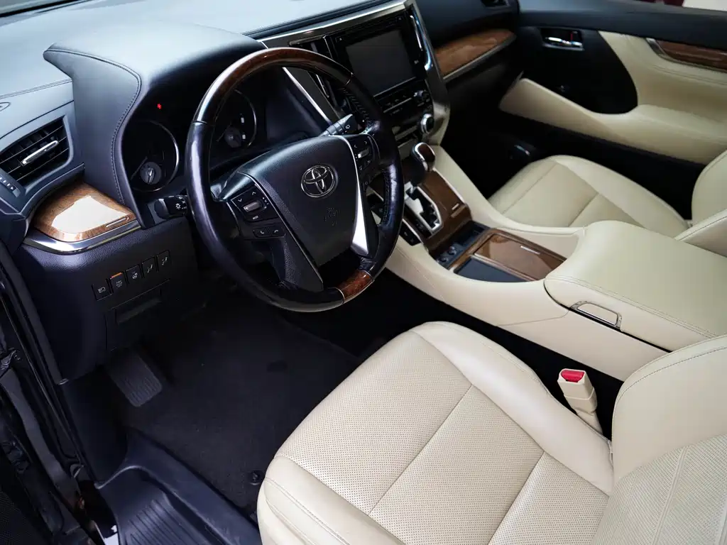 Toyota Alphard 2017 — фото 18