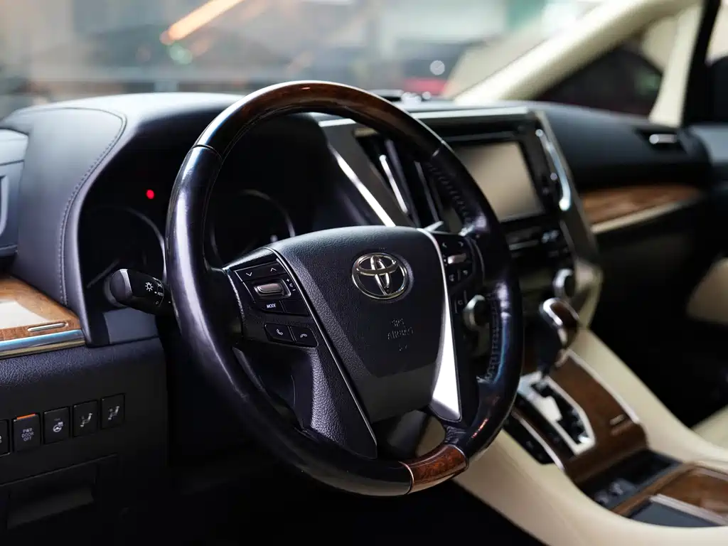 Toyota Alphard 2017 — фото 17