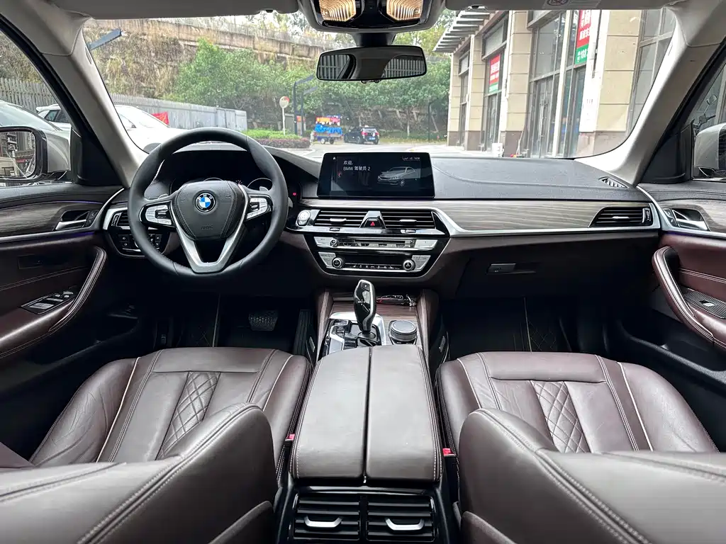 BMW 5 Series 2018 — фото 13