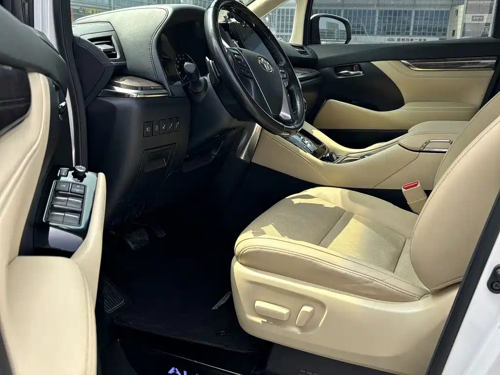 Toyota Alphard 2022 — фото 8