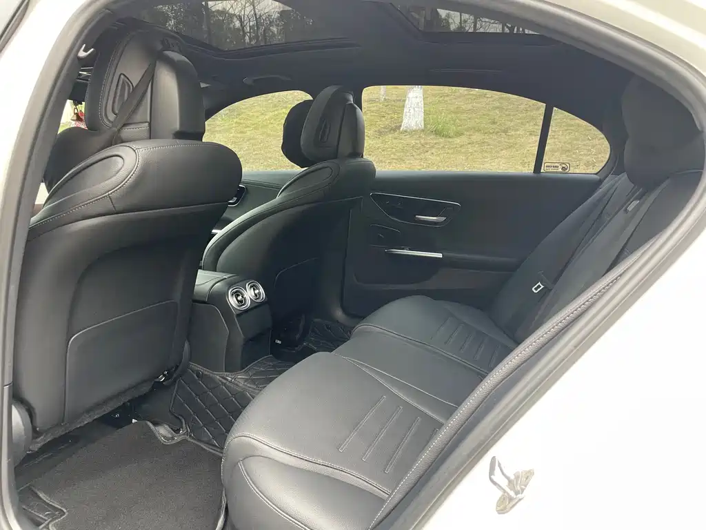 Mercedes-Benz C-Class 2023 — фото 8