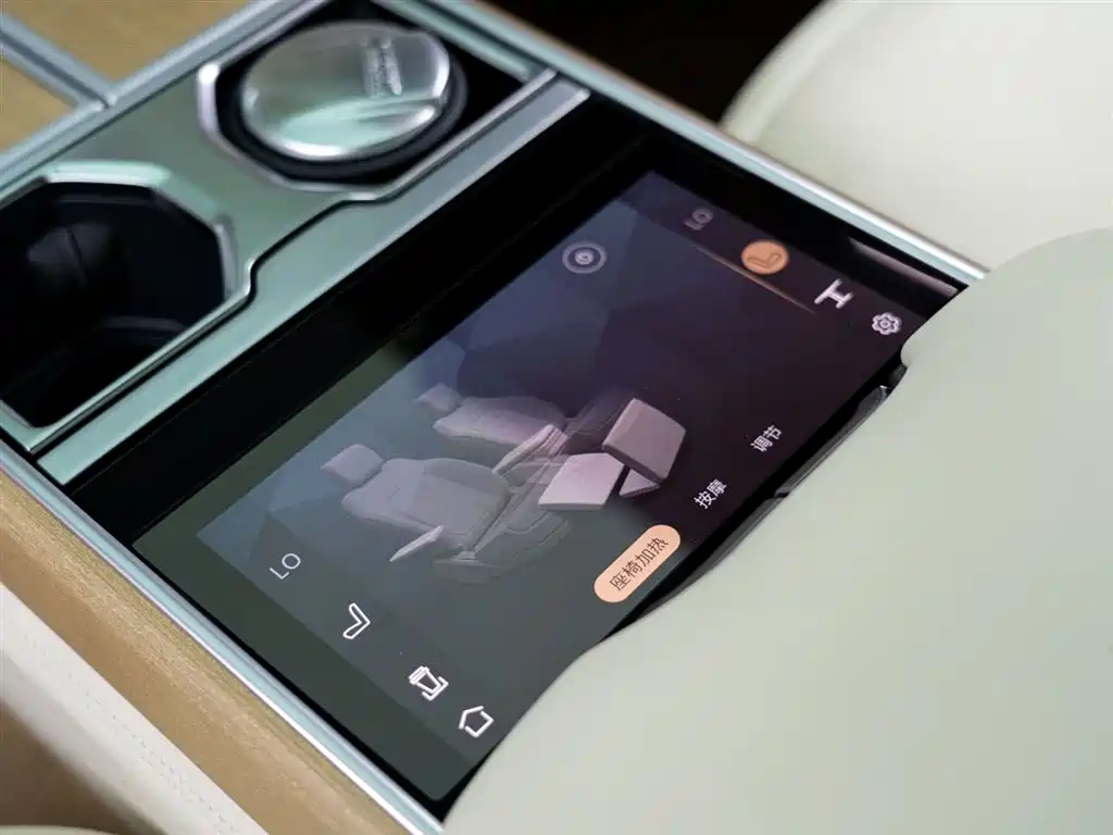 Land Rover Range Rover 2025 — фото 13