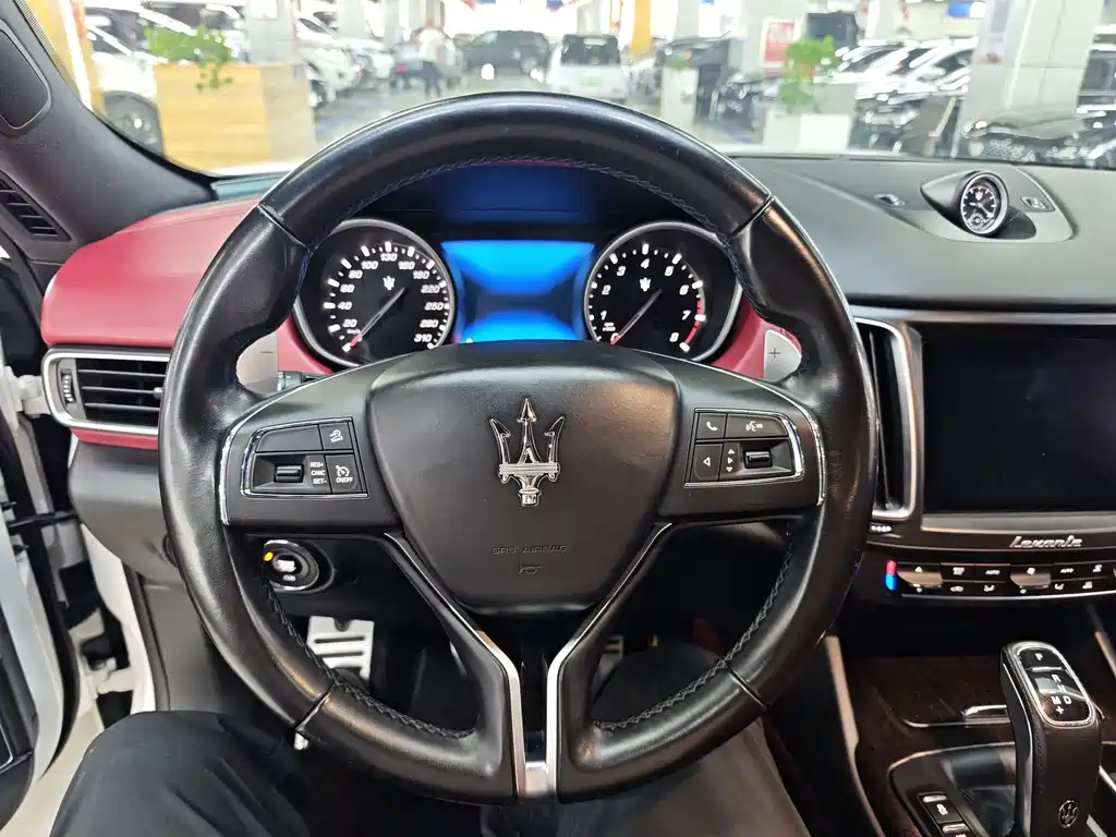 Maserati Levante 2019 — фото 11