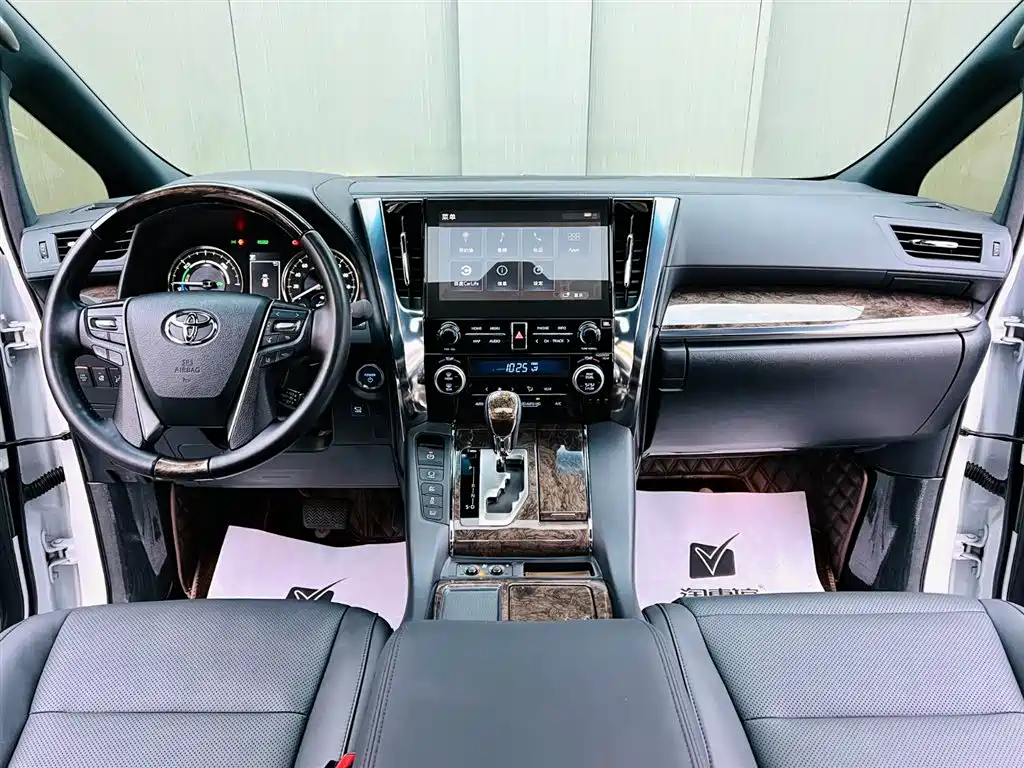 Toyota Alphard 2022 — фото 9