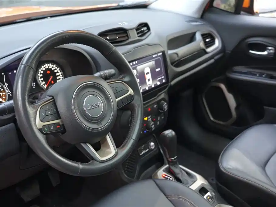 Jeep Renegade 2018 — фото 10