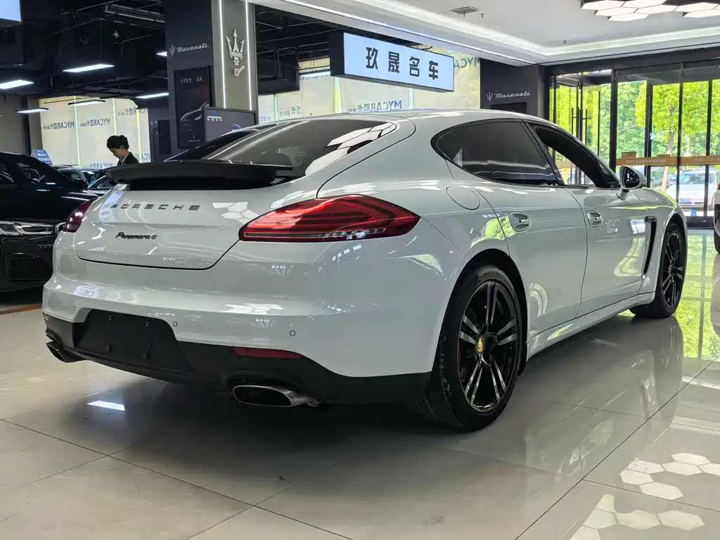 Porsche Panamera 2016 — фото 16