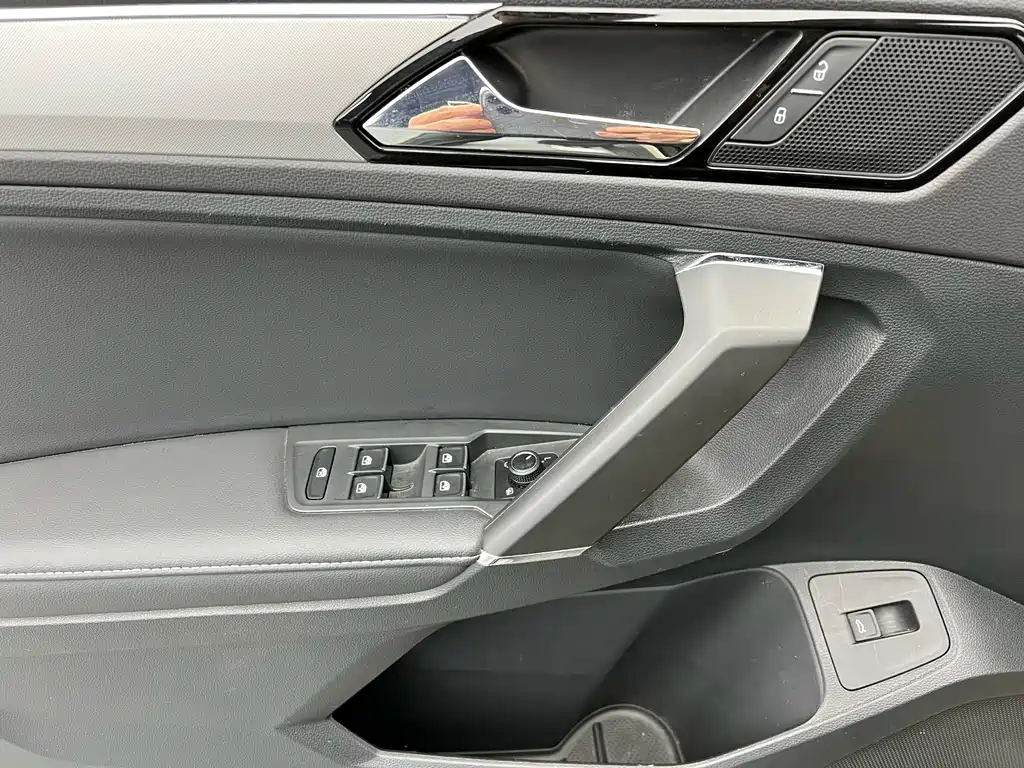Volkswagen Tiguan L 2017 — фото 3