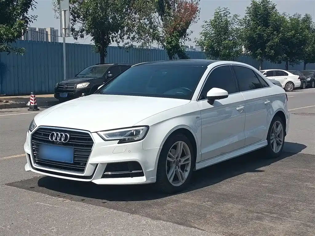 Audi A3 2019 — фото 1