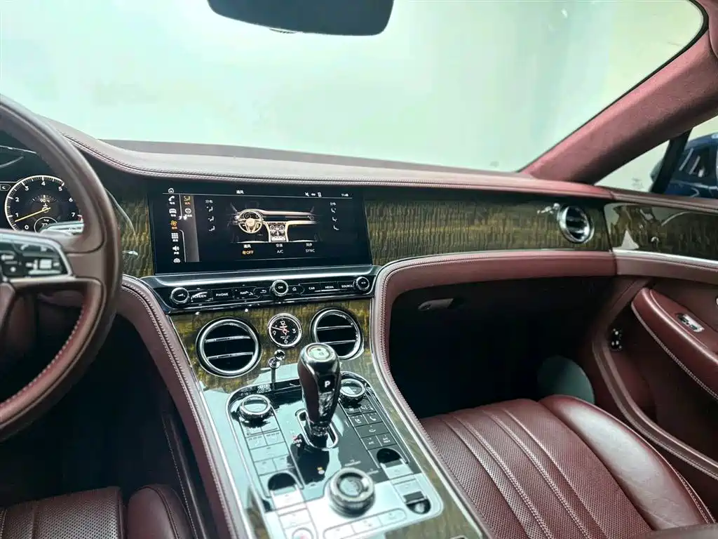 Bentley Continental 2020 — фото 8