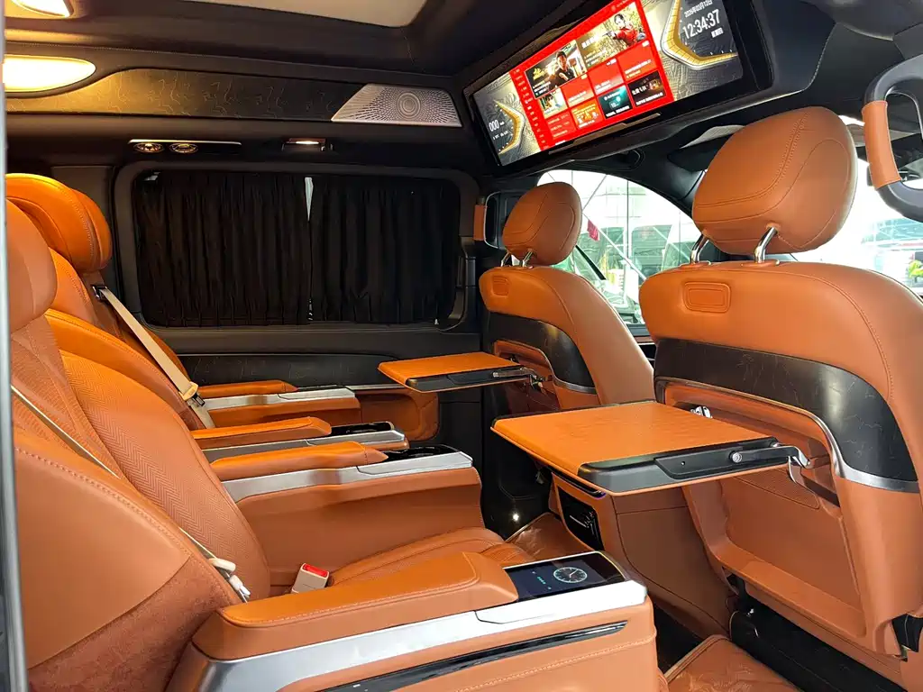 Mercedes-Benz V-Class 2025 — фото 11