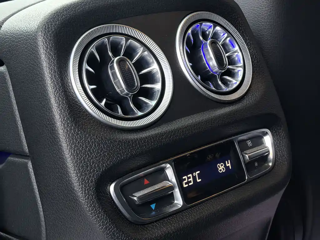 Mercedes-Benz G-Class 2023 — фото 11