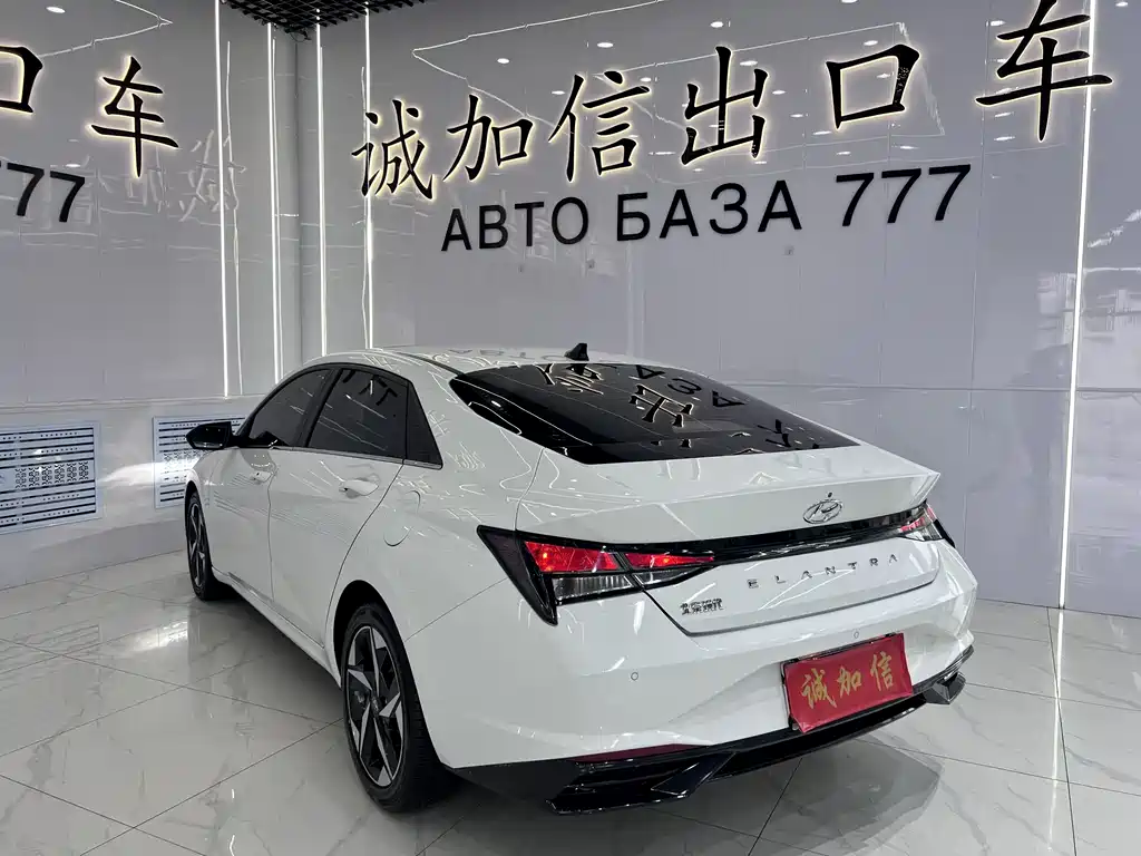 Hyundai Elantra 2022