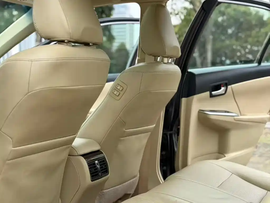 Toyota Camry 2015 — фото 8