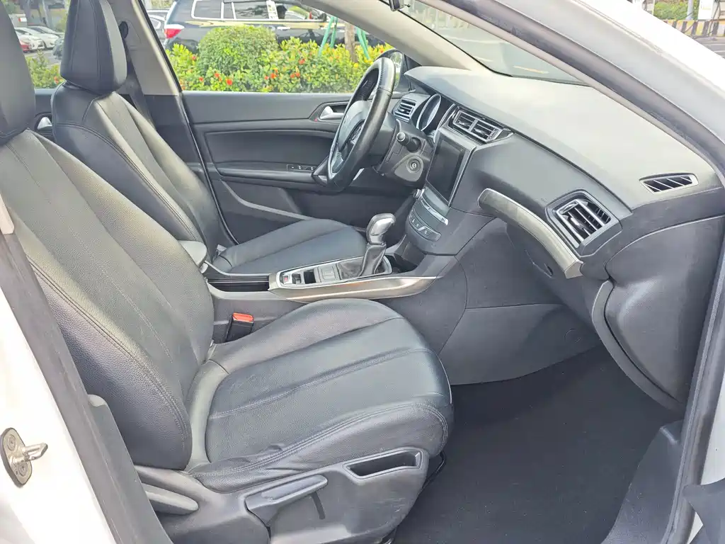 Peugeot 408 2017 — фото 11