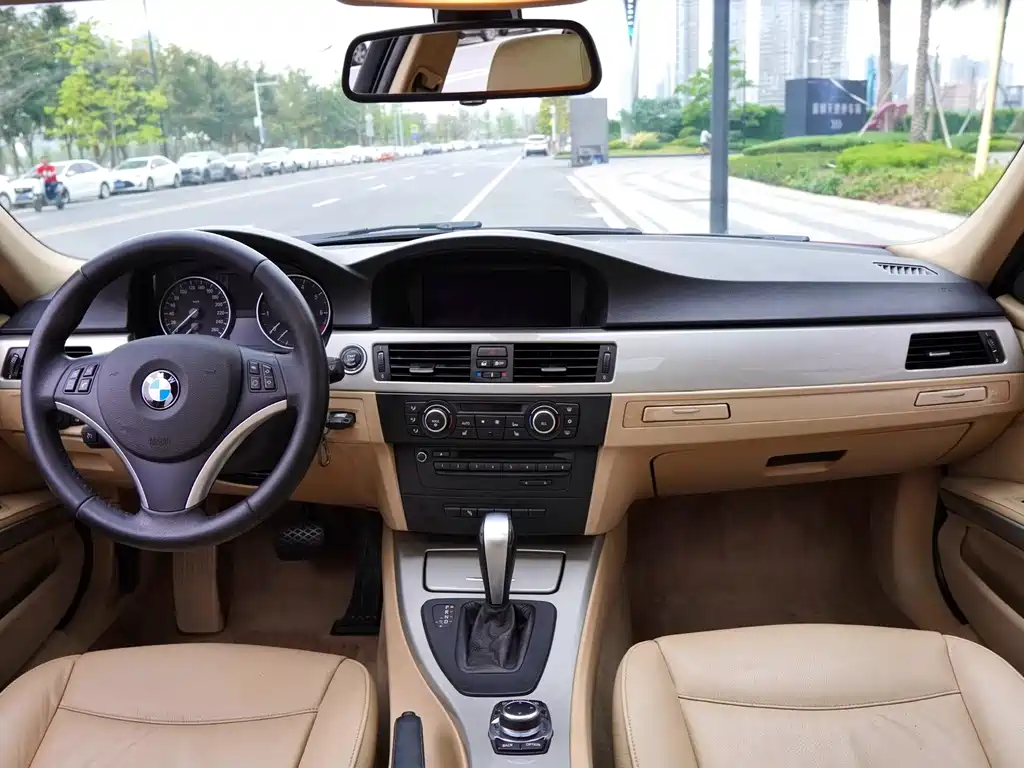 BMW 3 Series 2011 — фото 7