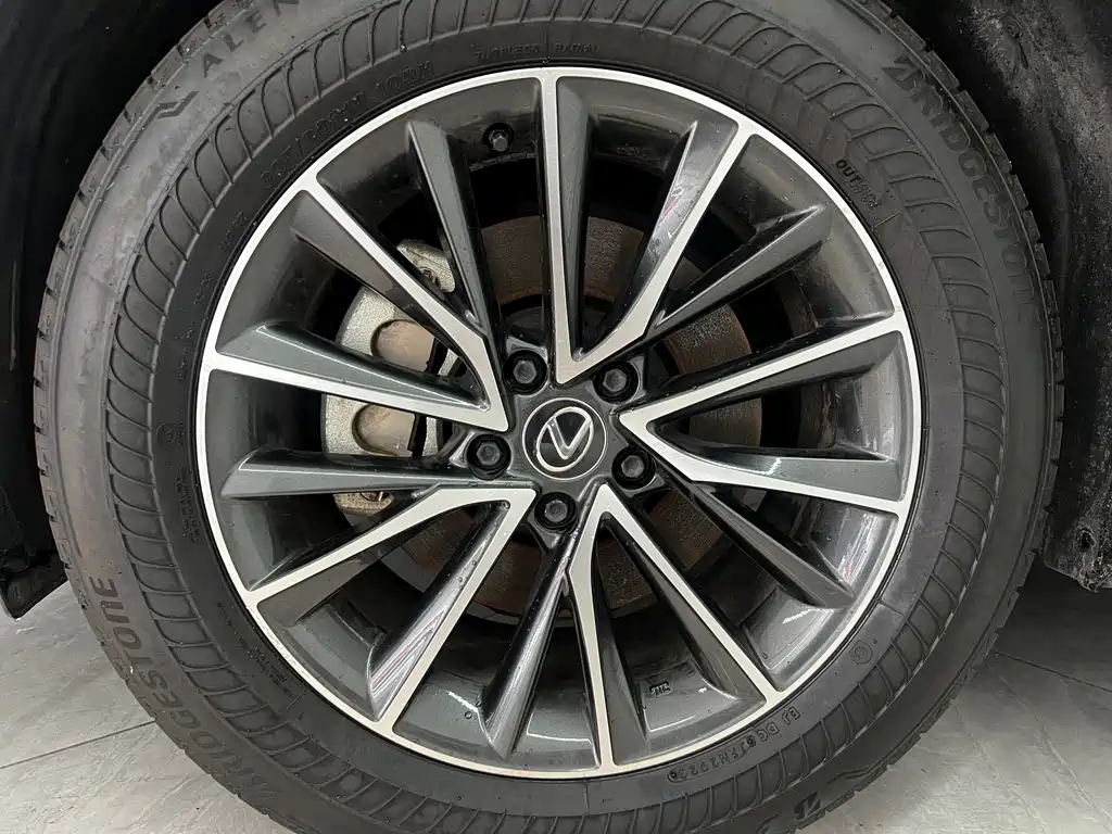 Lexus NX 2023
