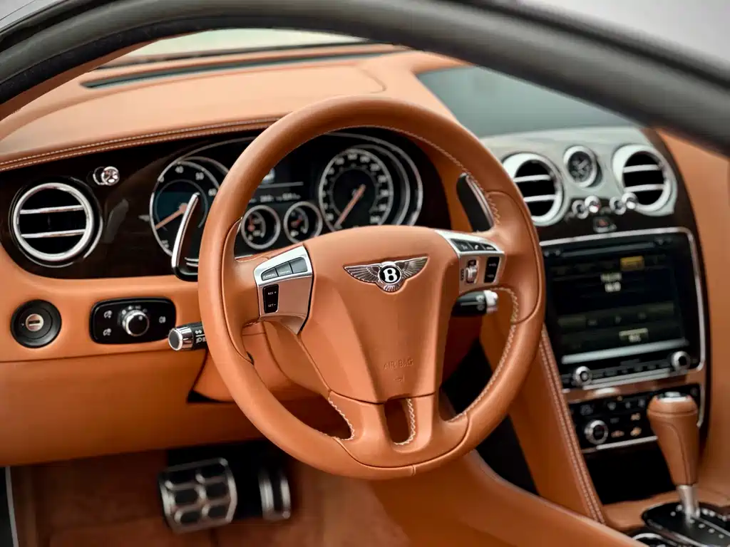 Bentley Continental 2017 — фото 14