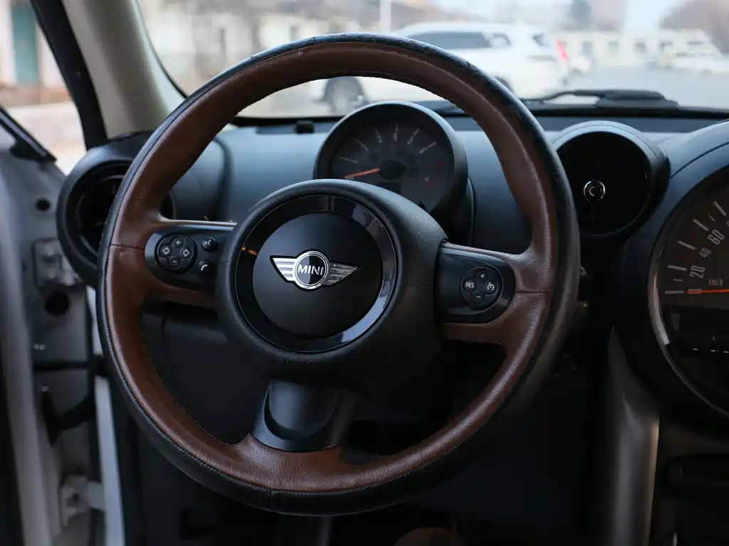 MINI Countryman 2016 — фото 11