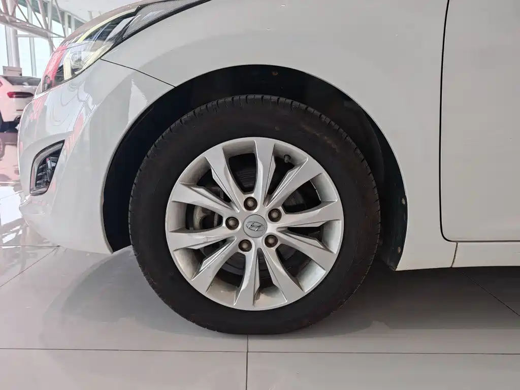 Hyundai Elantra Langdong 2018 — фото 4