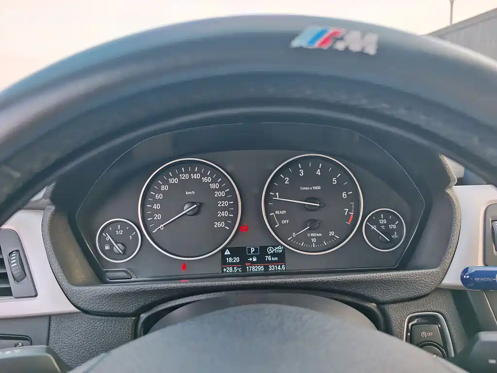 BMW 3 Series 2015 — фото 16