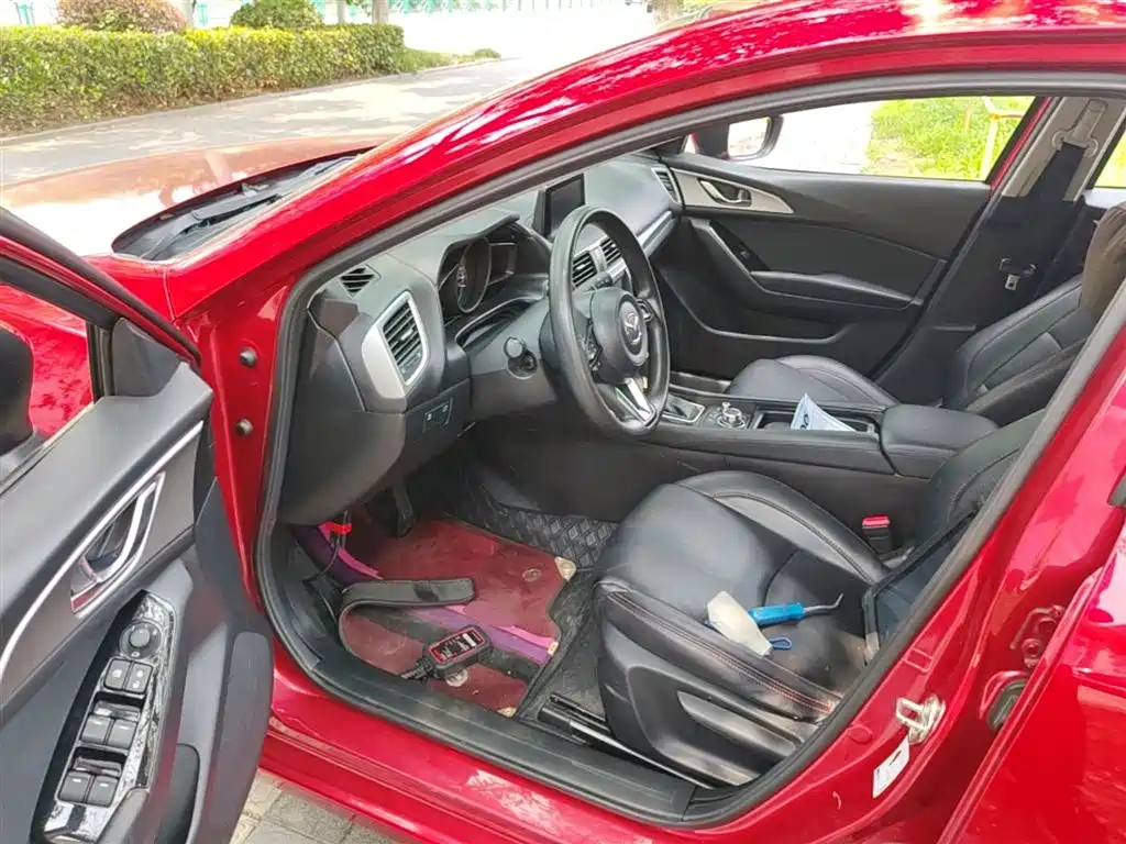 Mazda 3 Axela 2019 — фото 16