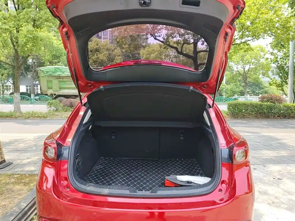 Mazda 3 Axela 2019 — фото 19