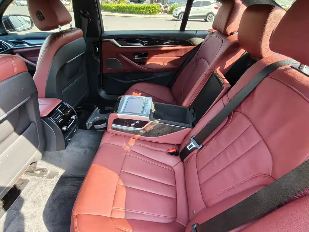 BMW 5 Series 2020 — фото 15