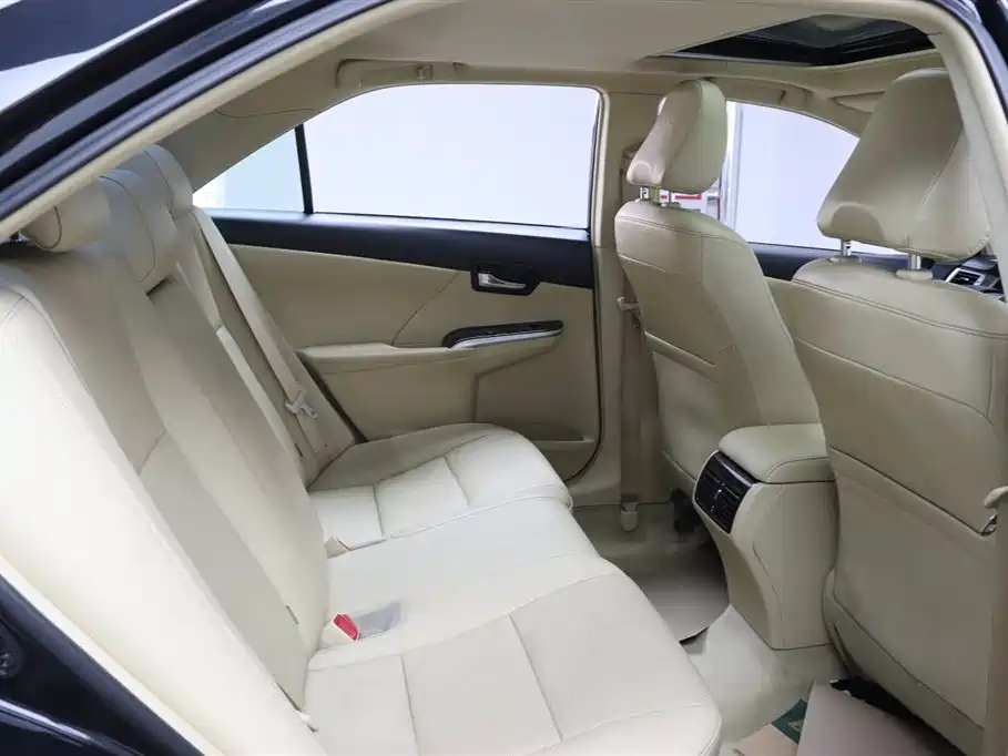 Toyota Camry 2017 — фото 16
