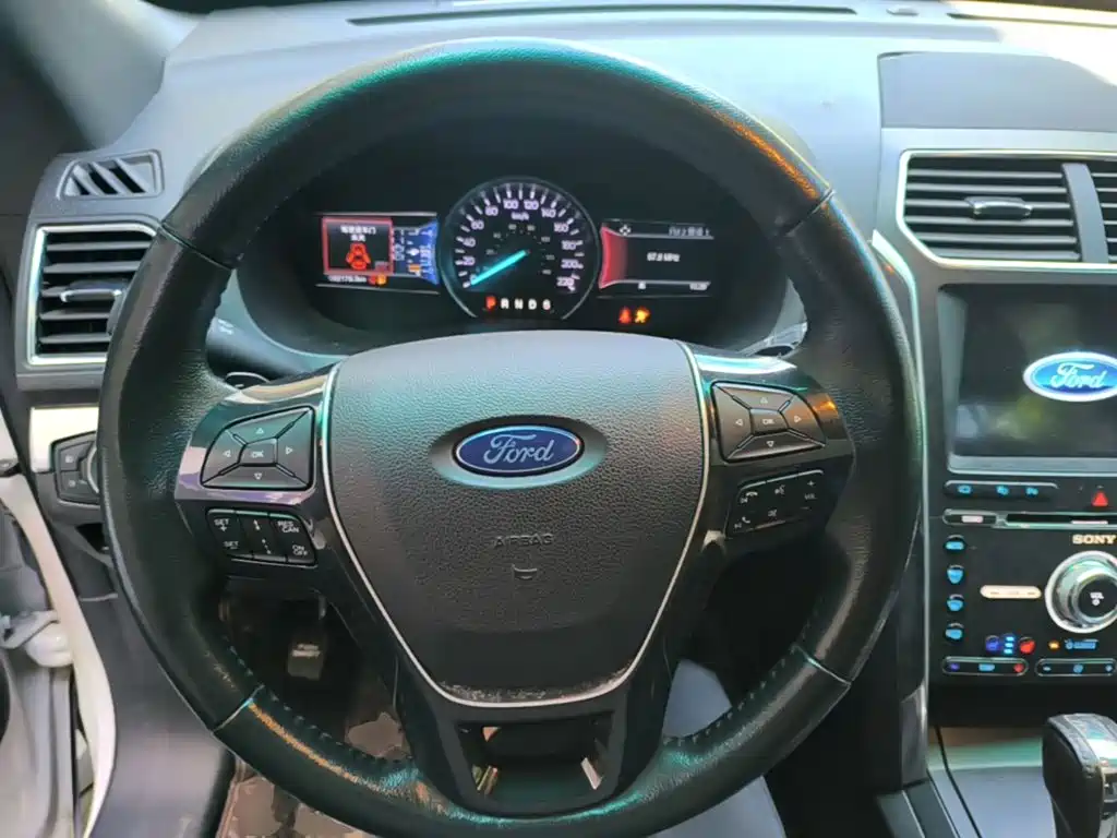 Ford Explorer 2017 — фото 11