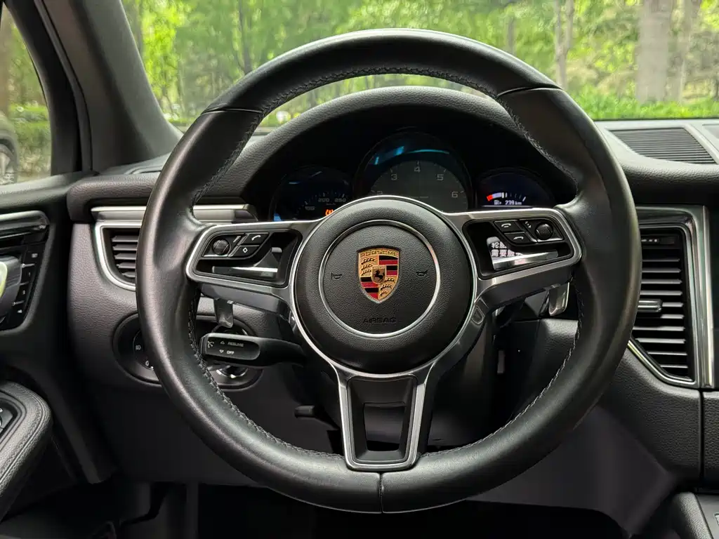 Porsche Macan 2018 — фото 15