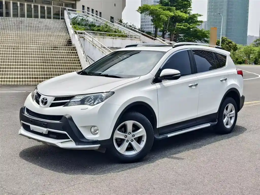 Toyota RAV4 2015 — фото 2