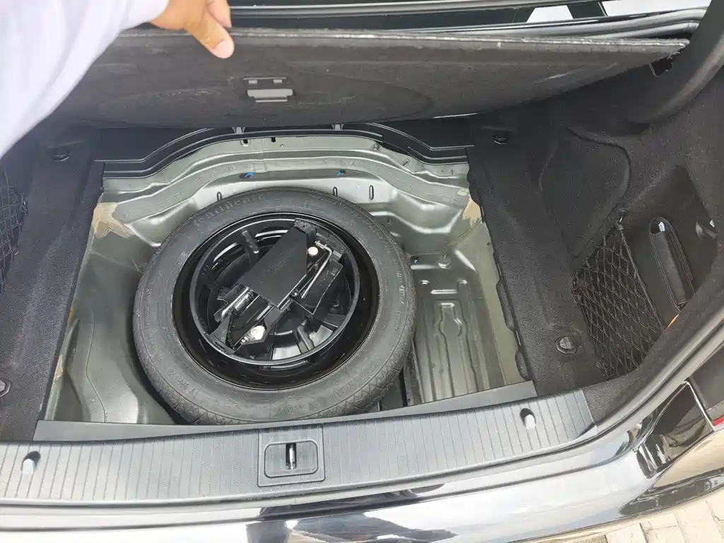 Mercedes-Benz E-Class 2015 — фото 11
