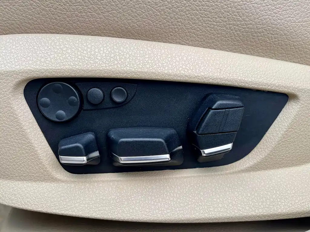 BMW 5 Series 2012 — фото 17