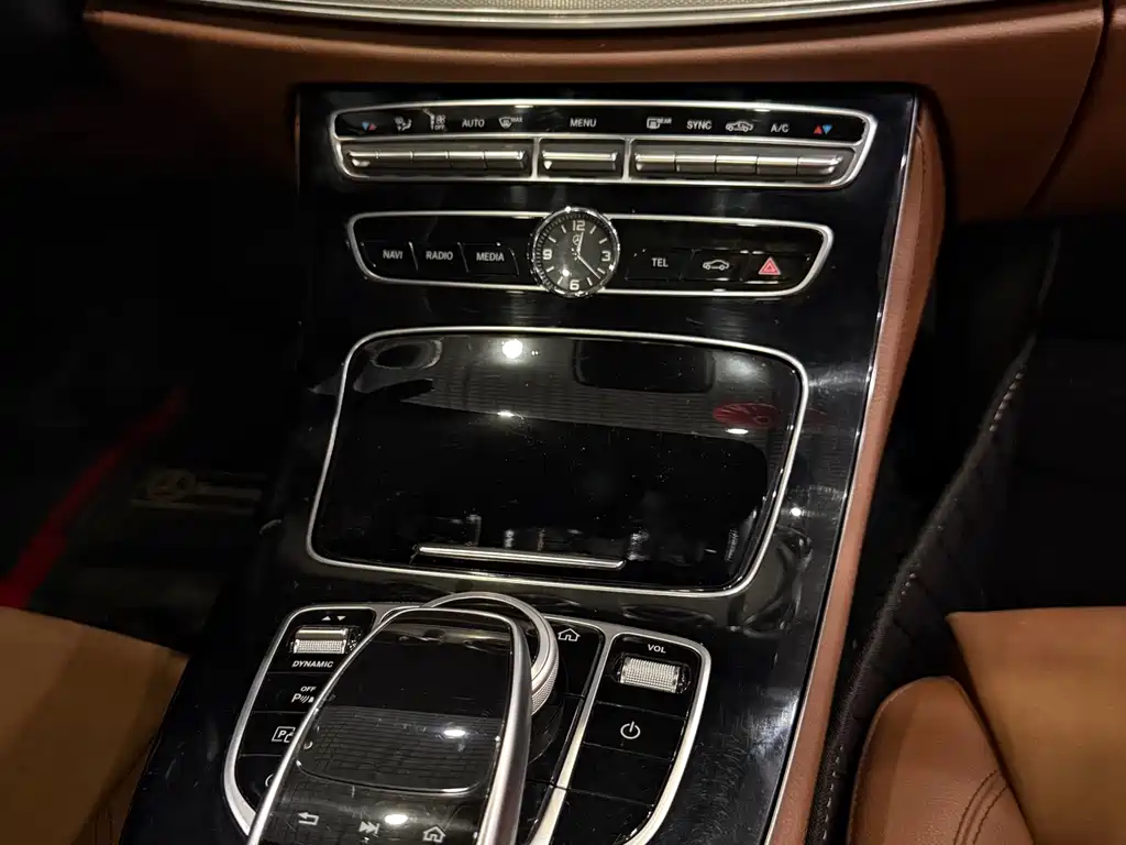 Mercedes-Benz E-Class 2017 — фото 10