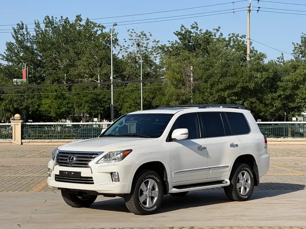 Lexus LX 2015