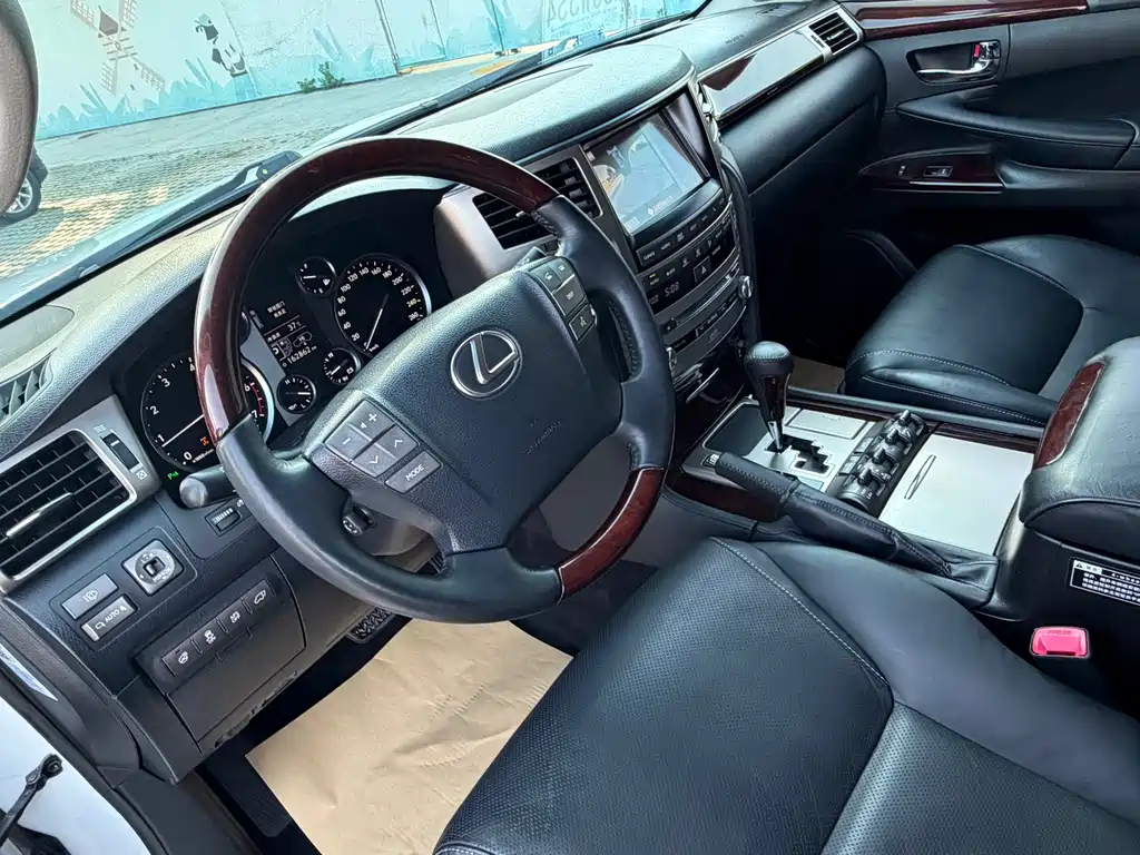 Lexus LX 2015 — фото 17