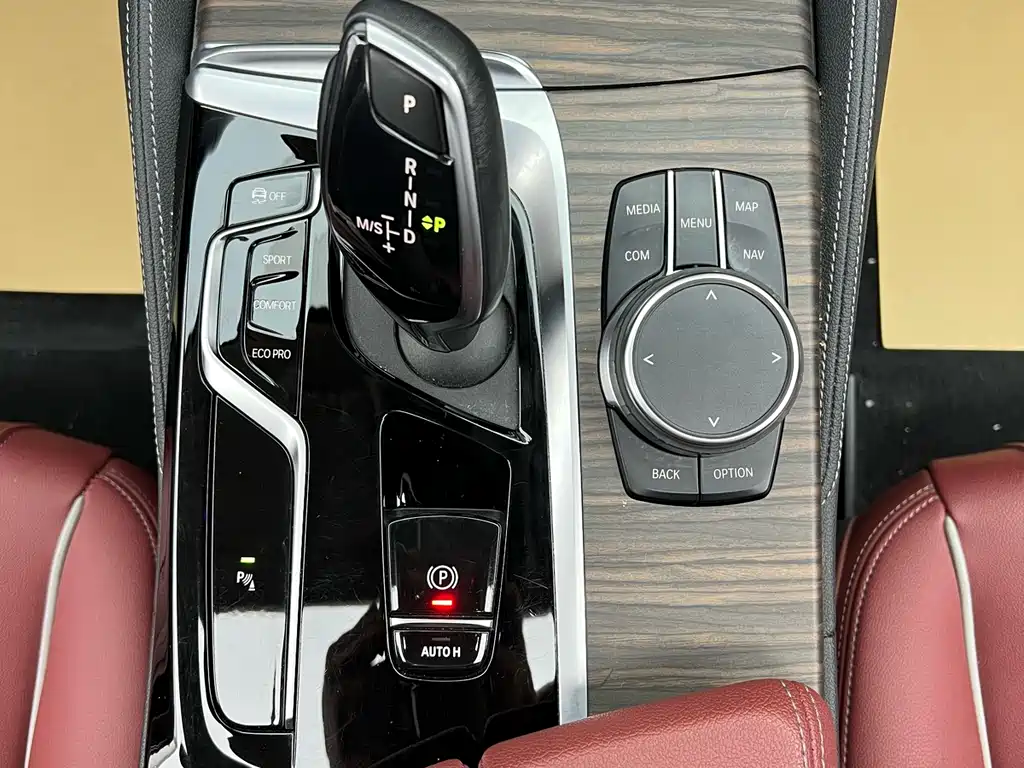 BMW 5 Series 2023 — фото 16