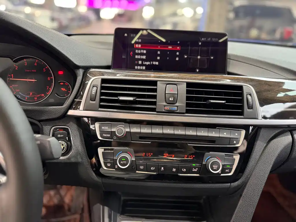 BMW 3 Series 2018 — фото 22