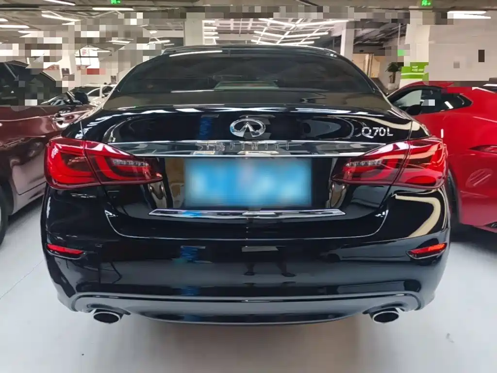 Infiniti Q70 2020