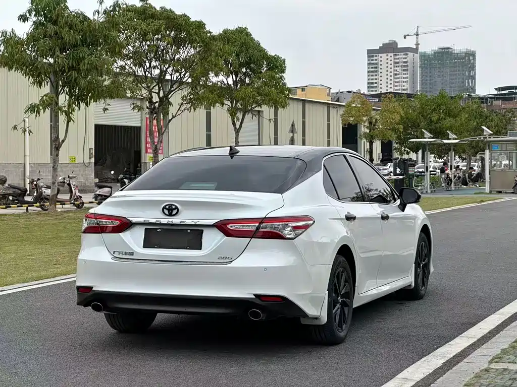 Toyota Camry 2022 — фото 6