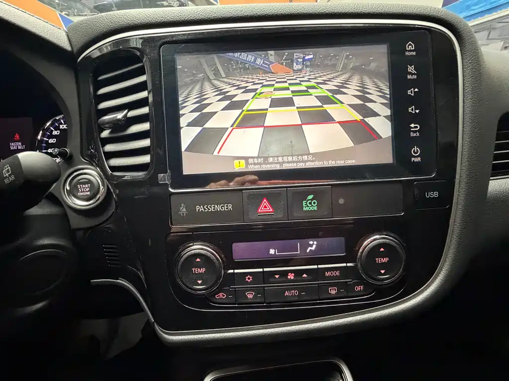Mitsubishi Outlander 2022 — фото 10