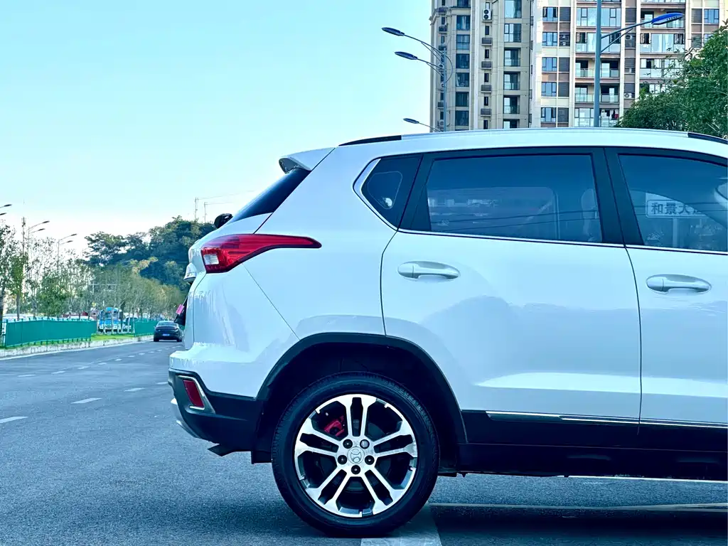 BAIC Shenbao X35 2016 — фото 11