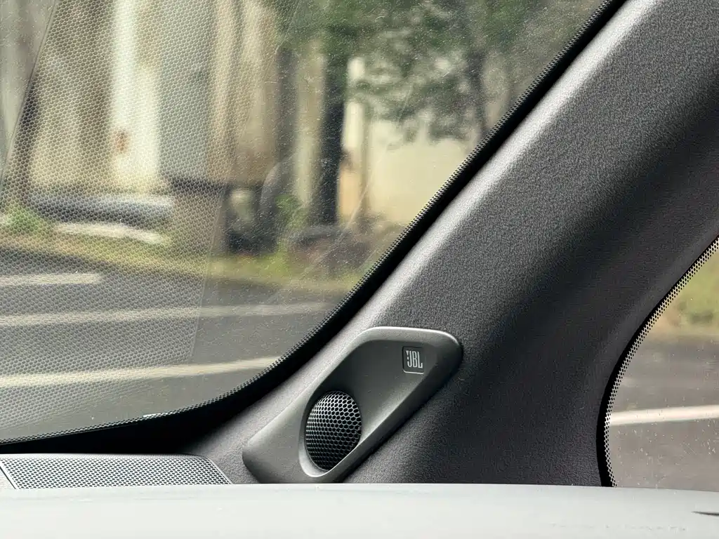 Toyota Alphard 2023 — фото 15