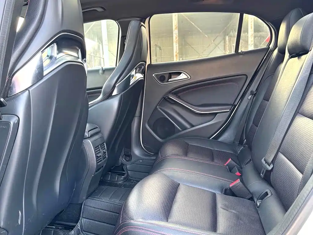 Mercedes-Benz GLA AMG 2016 — фото 13