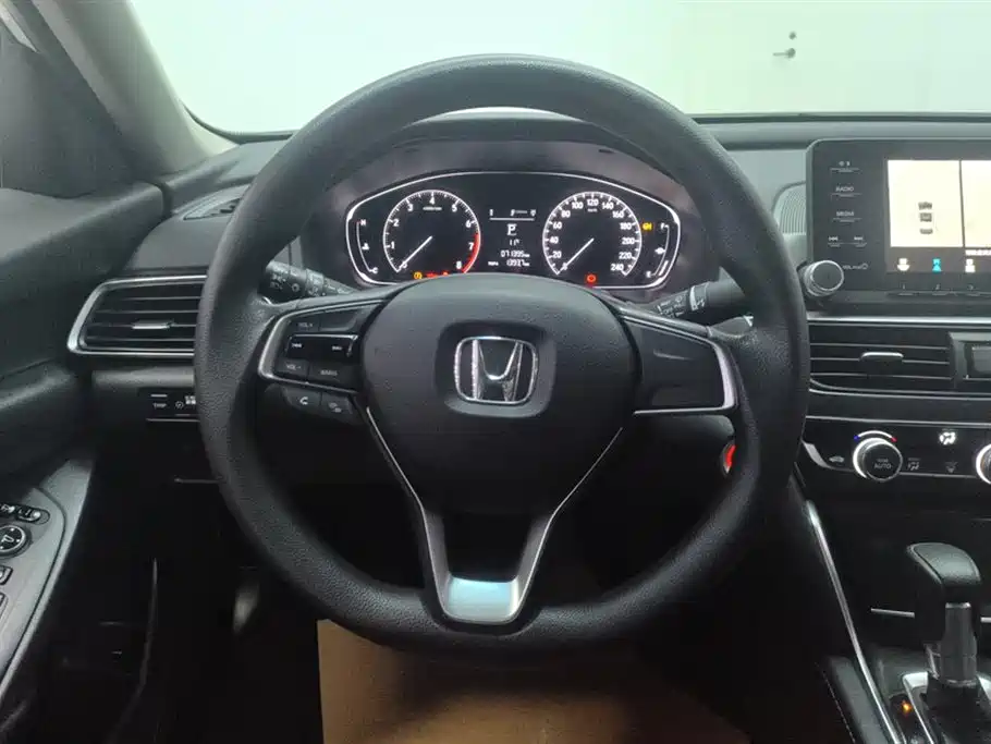 Honda Accord 2018 — фото 15