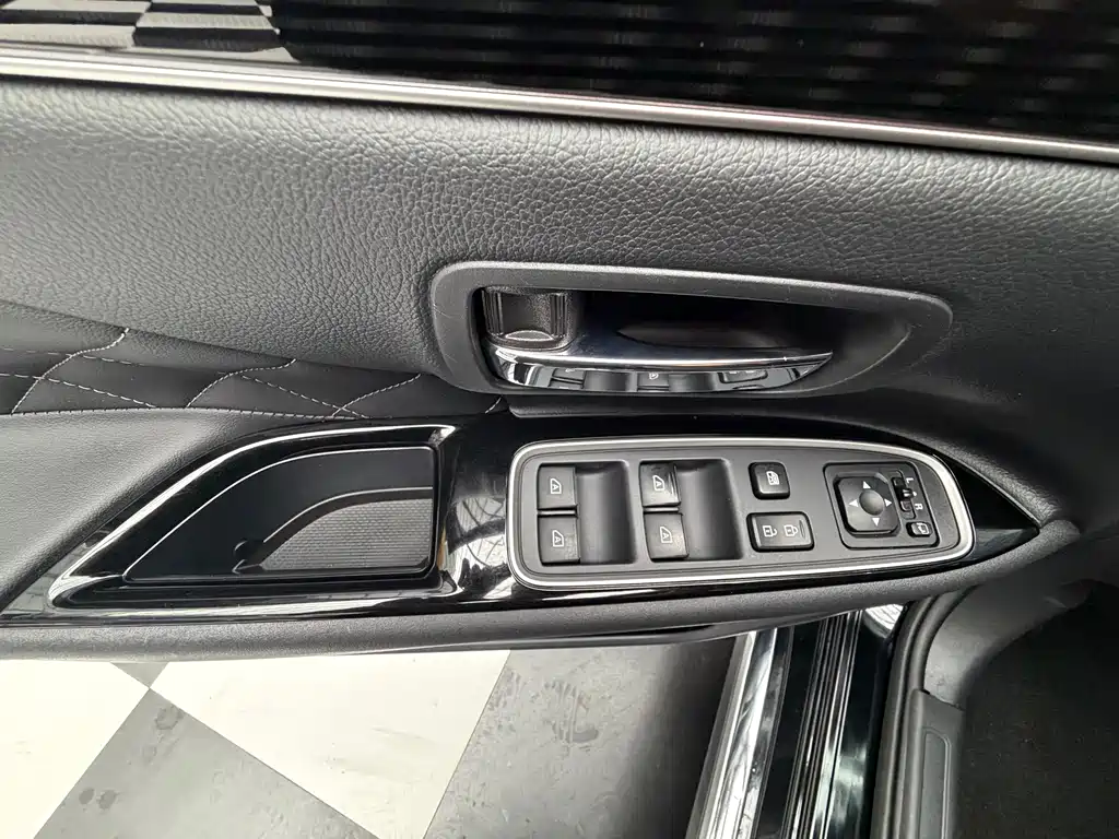 Mitsubishi Outlander 2022 — фото 16